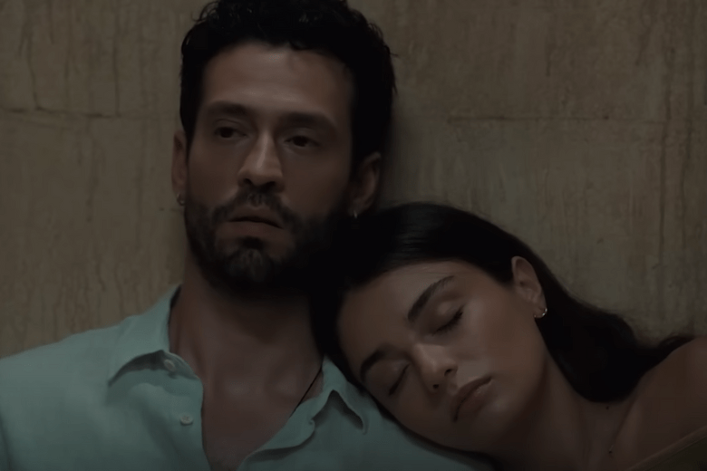 Ayça Aysin Turan and Ekin Koç in Make Me Believe on Netflix
